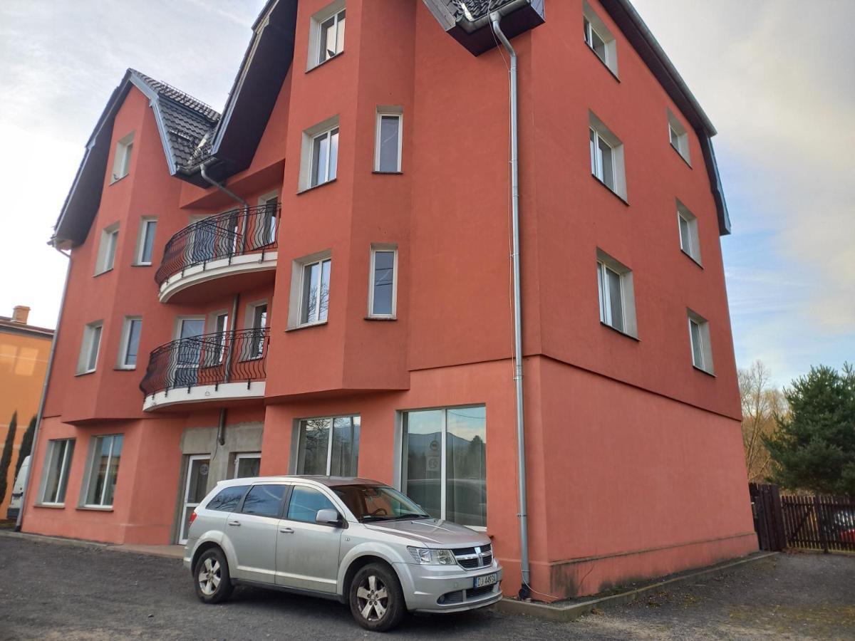 Aparthotel "Apartamenty Korona" W Cieplicach Przy Basenach Termy Cieplickie Koronacieplic,Pl Jelenia Góra Zewnętrze zdjęcie